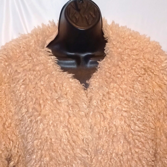 UGG LORRENA FAUX FUR JACKET NWT Large, creamy pink - Picture 3 of 8